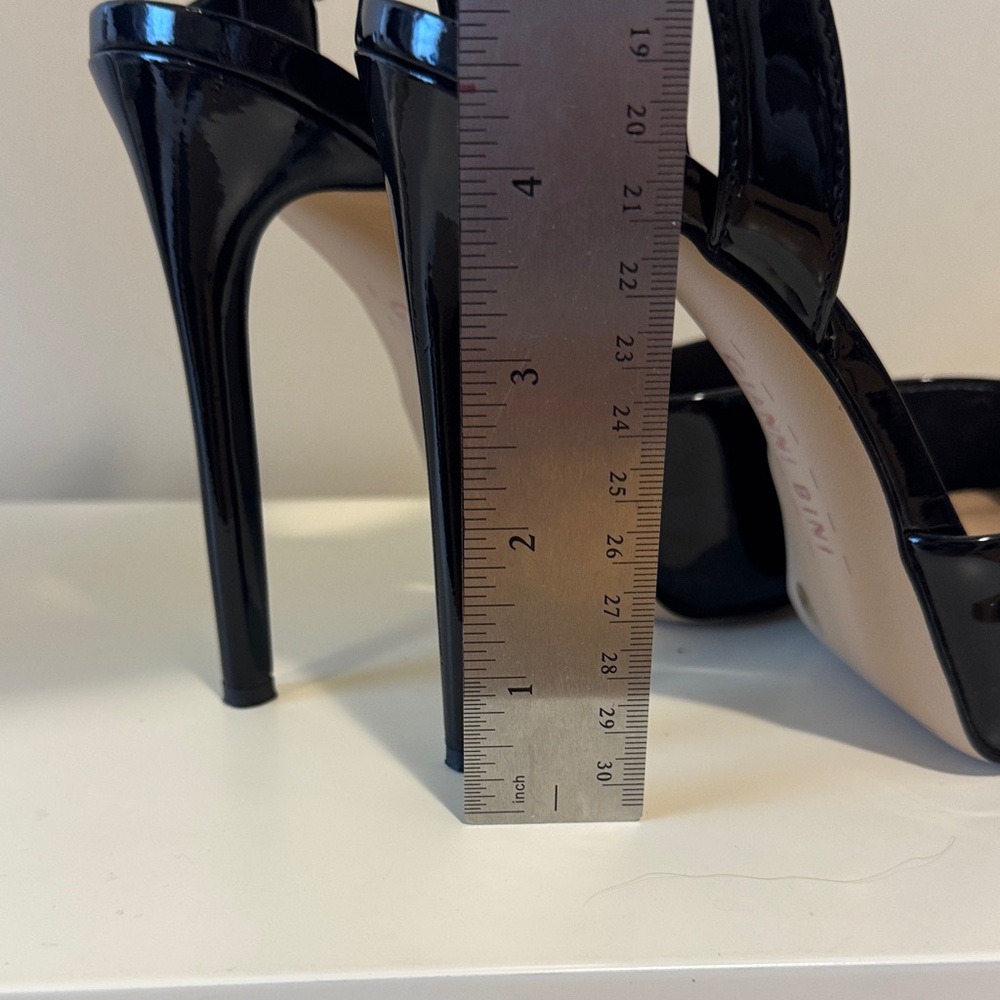 Gianni Bini Elegant Black Patent Leather Stilettos size 7.5 - Picture 3 of 6